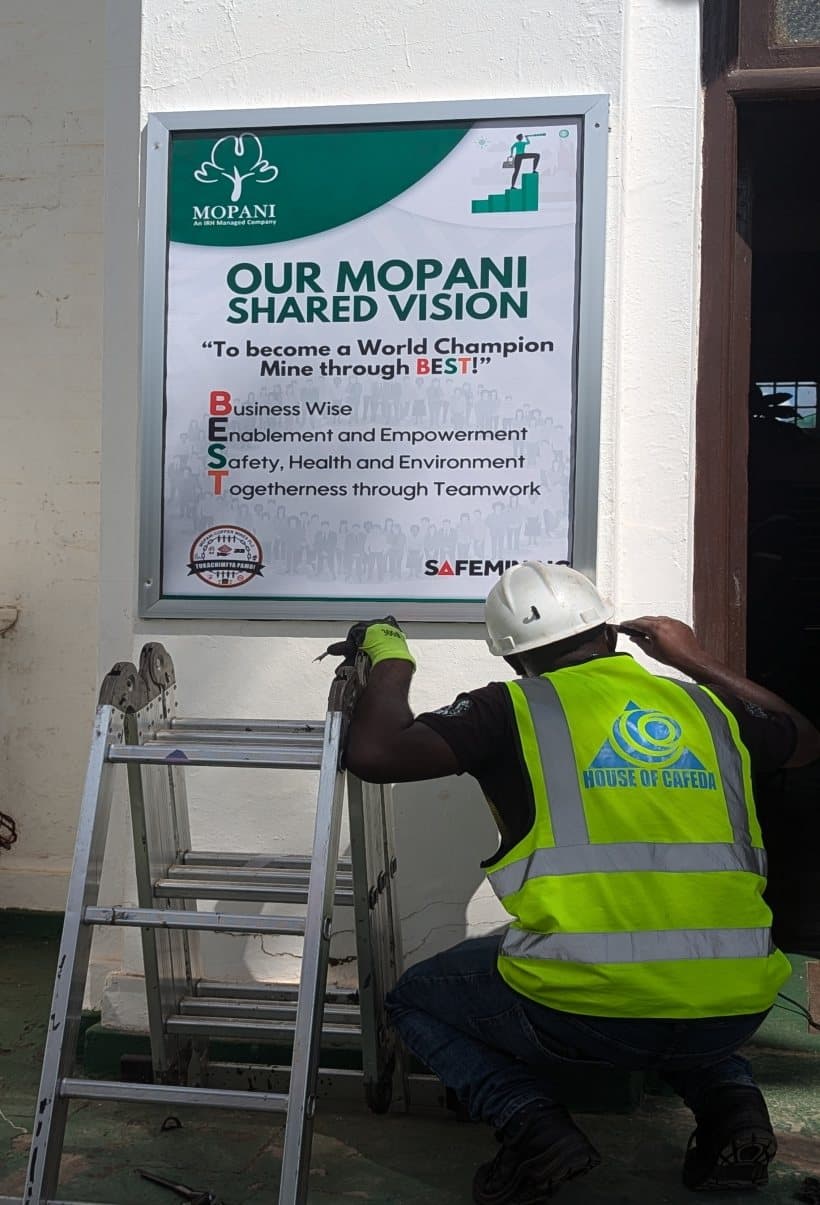 Installing a safety notice board on a mine site